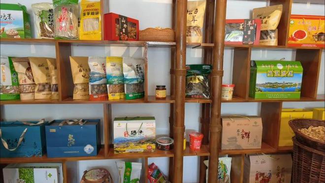 荷塘飘香，民宿如画 安康此村夏日风光无限，文明新风助力农副产品热销